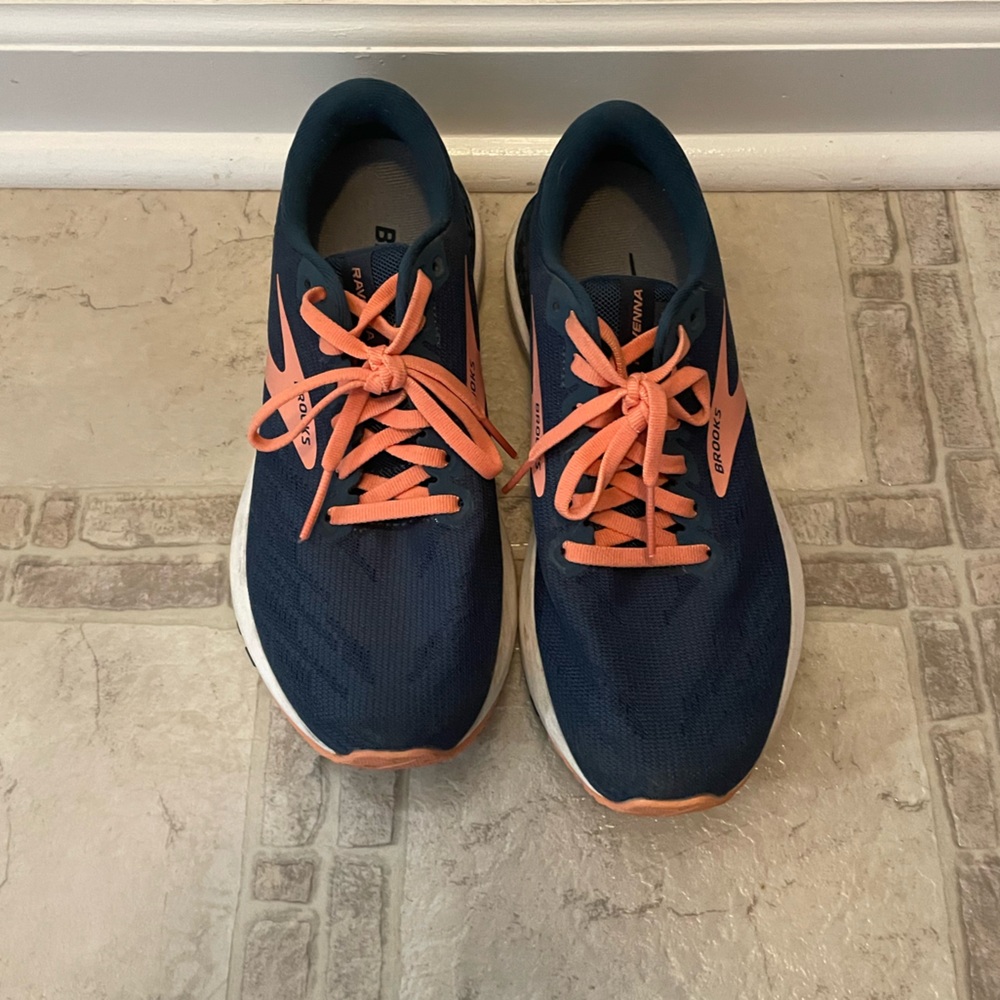 Brooks Ravenna 11 Women’s running shoes size 6.5